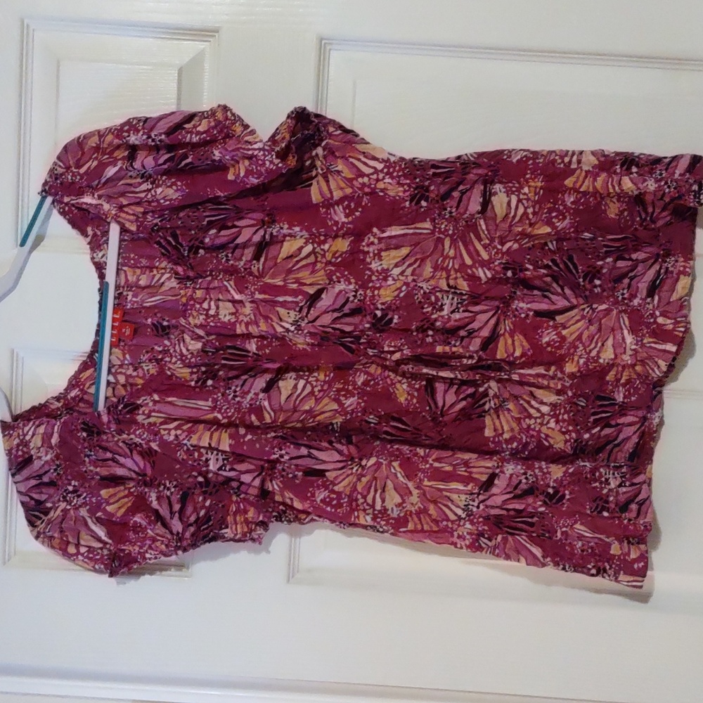 Women's top. Elle brand. Xl